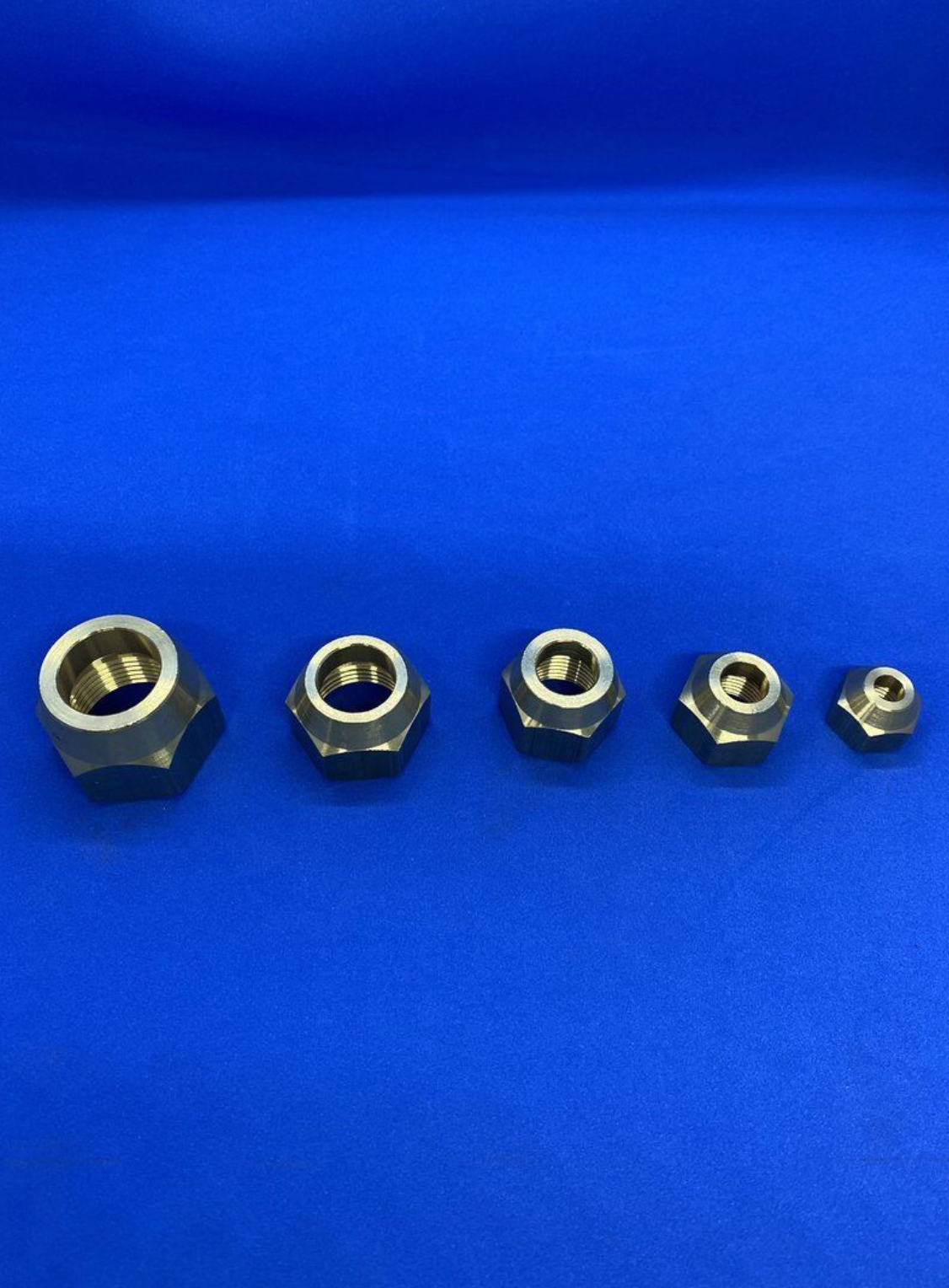 Überwurfmutter Verbindungsnippel Kältemittelleitung 1/4" 3/8" 1/2" 5/8" 3/4" - 3/8" Zoll 9,52mm, 1 Nippel + 2 Muttern